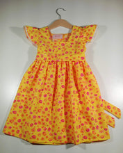 Load image into Gallery viewer, Dress with curled sleeve in cotton with lace and wide belt