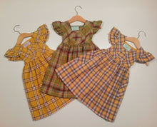 Load image into Gallery viewer, Dress with curled sleeve in wool