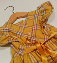 Load image into Gallery viewer, Dress with curled sleeve in wool