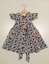 Load image into Gallery viewer, Dress with curled sleeve and wide belt in Black/White