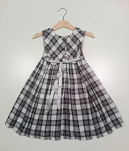Load image into Gallery viewer, Dress without sleeve in plaid pattern