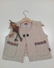 Load image into Gallery viewer, Vest in wool, offwhite.