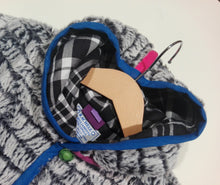 Load image into Gallery viewer, Jacket in Fake Fur