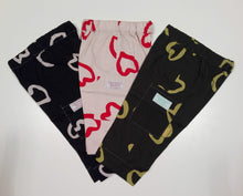Load image into Gallery viewer, Pant midseason in cotton with hearts