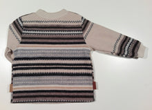 Load image into Gallery viewer, Warm winter sweater in wool with cuffs