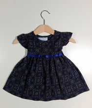 Load image into Gallery viewer, Dress with curled sleeve in cool wool