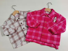 Load image into Gallery viewer, Long-sleeved Shirt in linen