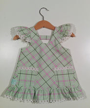 Load image into Gallery viewer, Trapeze dress with curled sleeves and lace