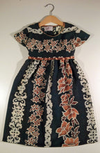 Load image into Gallery viewer, Dress with wavy sleeve in viscose, Golden ribbon