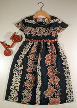 Load image into Gallery viewer, Dress with wavy sleeve in viscose, Golden ribbon