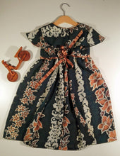 Load image into Gallery viewer, Dress with wavy sleeve in viscose, Golden ribbon