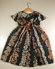 Load image into Gallery viewer, Dress with wavy sleeve in viscose, Golden ribbon