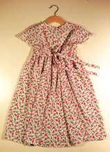 Load image into Gallery viewer, Dress with wavy sleeve, small Flowers