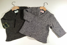 Load image into Gallery viewer, V-necked warm wintersweater in wool