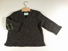 Load image into Gallery viewer, V-necked warm wintersweater in wool