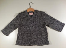 Load image into Gallery viewer, V-necked warm wintersweater in wool