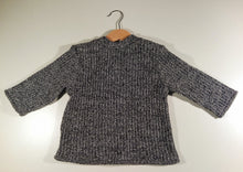 Load image into Gallery viewer, V-necked warm wintersweater in wool