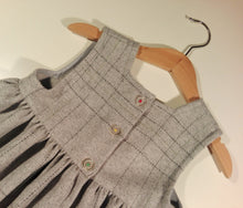 Load image into Gallery viewer, Dress without sleeve in Wool