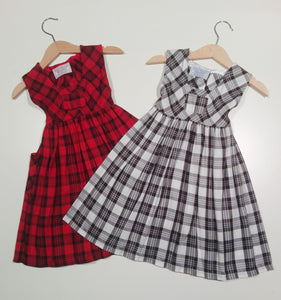 Dress without sleeve in plaid pattern