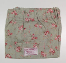 Load image into Gallery viewer, Pant midseason in cotton Green with Flowers
