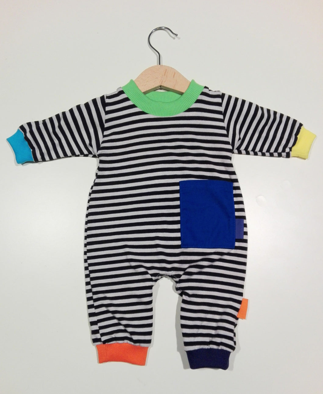 Onesie in mixed cotton with colorful cuffs