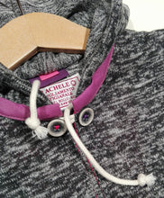 Load image into Gallery viewer, Long-sleeved sweater Gray with Pink details
