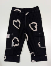 Load image into Gallery viewer, Pant midseason in cotton with hearts
