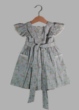 Load image into Gallery viewer, Dress with curled sleeve and wide belt with rabbits
