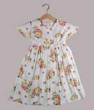 Load image into Gallery viewer, Dress with wavy sleeve, Offwhite with flowers
