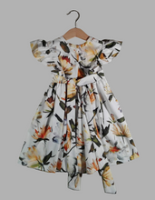 Load image into Gallery viewer, Dress with curled sleeves Yellow Flowers
