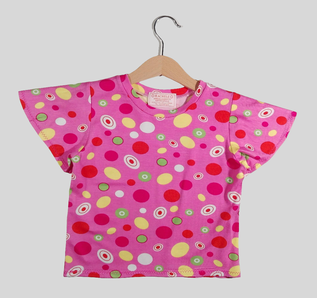 T-shirt with wavy sleeve