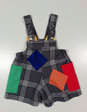 Load image into Gallery viewer, Short dungaree in cotton/linen with colored patches
