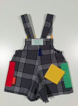 Load image into Gallery viewer, Short dungaree in cotton/linen with colored patches
