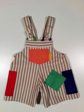 Load image into Gallery viewer, Short dungaree in cotton/linen with colored patches
