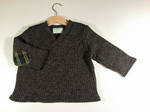 V-necked warm wintersweater in wool