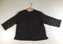 Load image into Gallery viewer, V-necked warm wintersweater in wool
